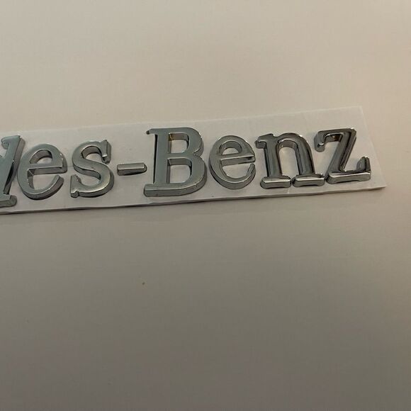 Mercedes 3D Emblem in Silver NWT - Picture 4 of 7